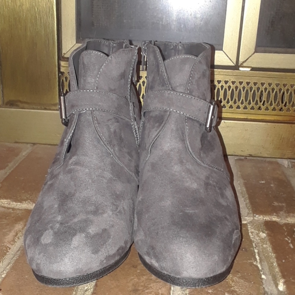 Grey Swayed Wedge Boots